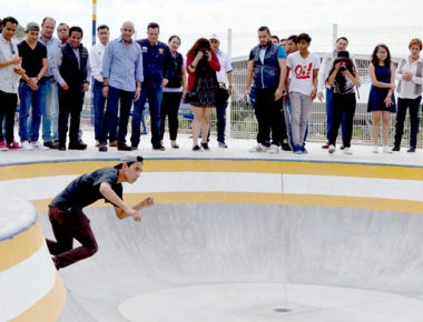 Entrega Marcos Aguilar parque Skate en Plateros, prevé construir dos más