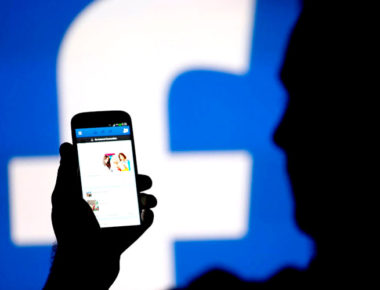 Unión Europea abre investigación contra Facebook por la compra de WhatsApp