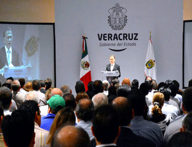 Yunes declara emergencia financiera en Veracruz