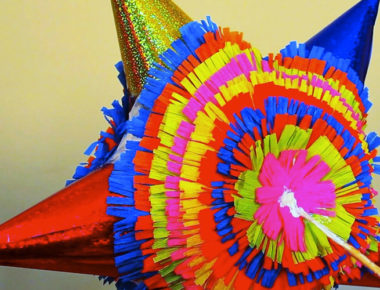 ¿Te tocó llevar la piñata esta Navidad? Aprende a hacer una de 5 o 7 picos