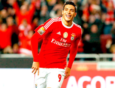 Benfica pediría 50 millones de euros en China por Raúl Jiménez