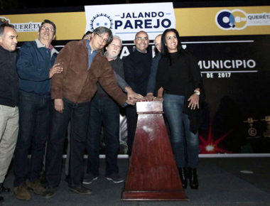 «Ciudad Luz» llega a Jurica, autoridades municipales encienden luminarias
