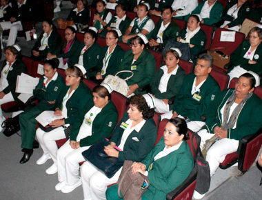 Condecora IMSS Querétaro a enfermeras