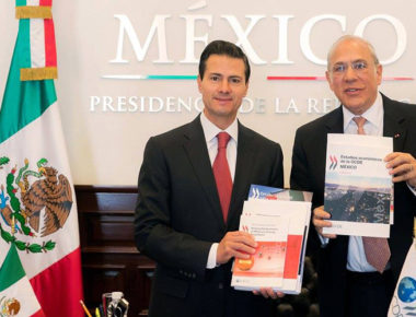 EPN presenta en Los Pinos Estudio Turístico elaborado por la OCDE