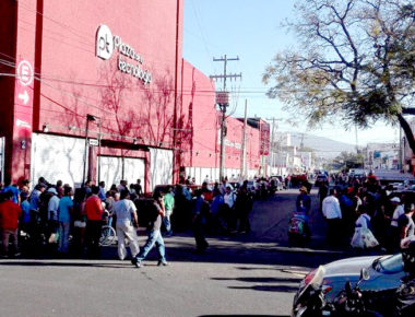 Elementos de seguridad acuden a Plaza de la Tecnología ante falsa alarma de «saqueos»