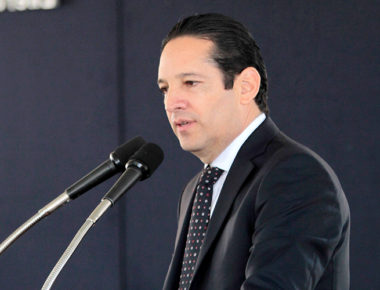 Gobernador de Querétaro pide a diputada que ponga ejemplo en bajarse el sueldo