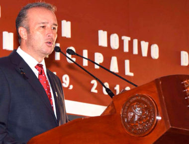Mario Calzada prepara gira por Alemania, reitera que Teleférico sigue en pie