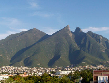 Monterrey sigue de luto y conmovido por ataque de adolescente en escuela