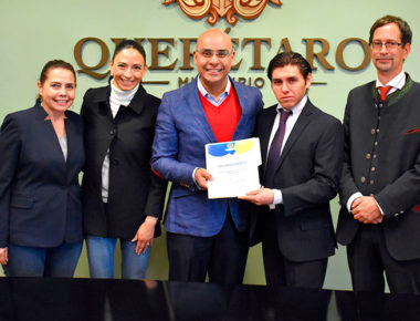 Reconoce Marcos Aguilar a compositor queretano