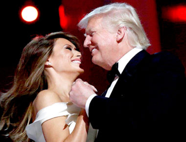 Melania y Donald Trump bailan “My Way” de Sinatra en su primer baile presidencial