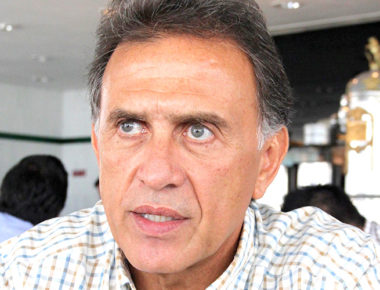 Yunes ofrece vales de despensa a saqueadores en Veracruz para persuadirlos a detenerse