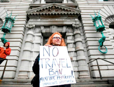 Corte frena veto migratorio de Trump