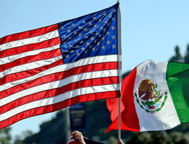 Exembajadores de EU piden a Trump cambiar su trato hacia México