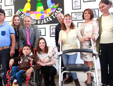 Continúa Karina Castro con la entrega de donativos en especie