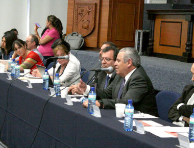 Otorga Gobierno del Estado 402 mil pesos a programa de becas de la UAQ