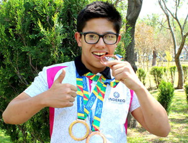 Regresa con tres bronces en Parapanamericanos Juveniles