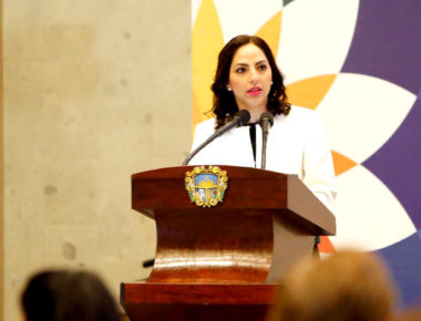 Tere y Marcos Aguilar presentan avances de la campaña “No les des, apóyalos”