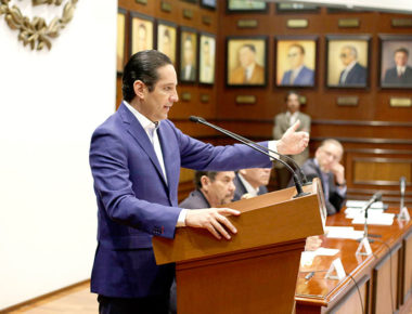 Gobernador defiende obra en carretera estatal 200