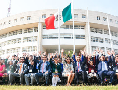 Celebran en Centro Cívico a niñas y niños en el gobierno