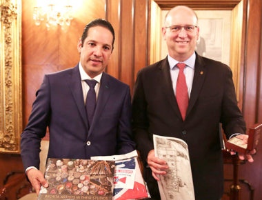 Domínguez Servién sostiene encuentro con alcalde de Wichita, Kansas