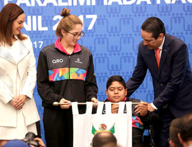 Desean éxito Karina Castro y Francisco Domínguez a Atletas que representarán a Querétaro