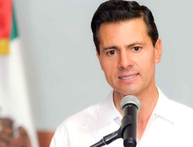 Enrique Peña Nieto inaugura planta cervecera al sur de México