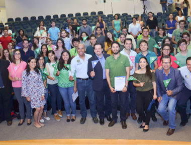 Jóvenes queretanos reciben becas “Vive México”