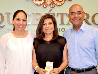 La Alegría de los Niños I. A. P. recibe donativo de Marcos Aguilar