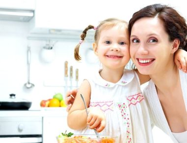 Lee «Mamá en la alimentación» columna de Veva Palacios