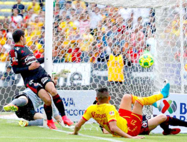 Monarcas toma ventaja