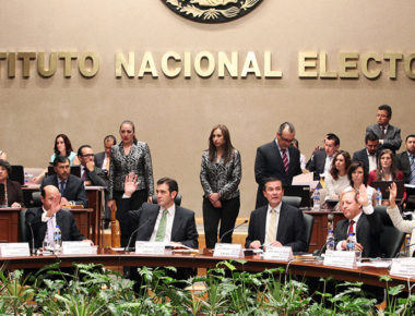 INE aprueba lineamientos para aparición de dirigentes partidistas en spots