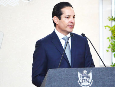 Inicia Francisco Domínguez gira de trabajo en París