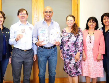 Niños y Niñas de la Sierra reciben donativo de Marcos Aguilar