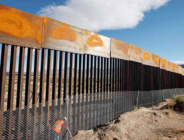 Propone Trump que muro con México sea de Páneles Solares