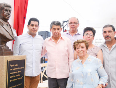 Revelan busto a Emiliano Muñoz Mejía, reconocido empresario queretano