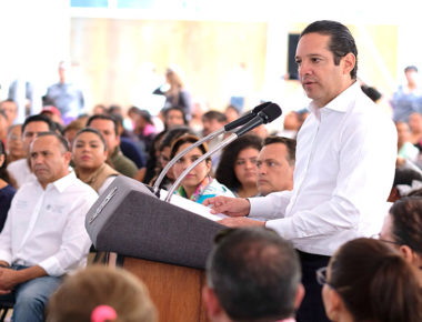 Dan certeza jurídica a mil 300 familias queretanas