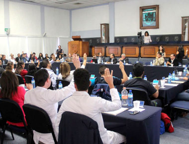 Demanda UAQ mayor presupuesto para cumplir demanda de jóvenes que desean estudiar