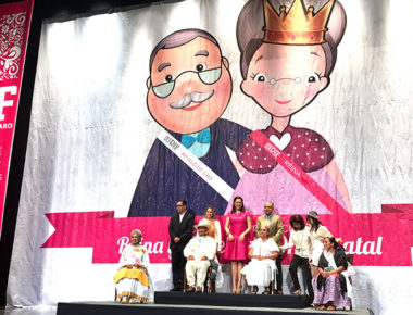 Los adultos mayores hacen que permanezcan unidas las familias: Karina Castro