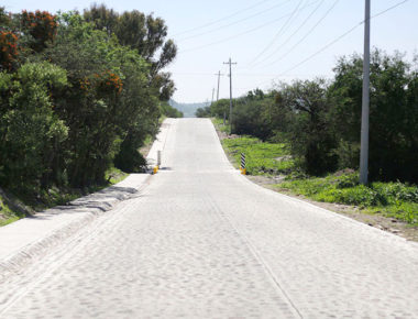 Modernizan camino entre comunidades de Corregidora y Huimilpan
