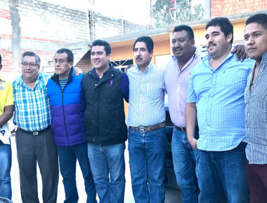 Teje Margarita Zavala red en Cadereyta de Montes