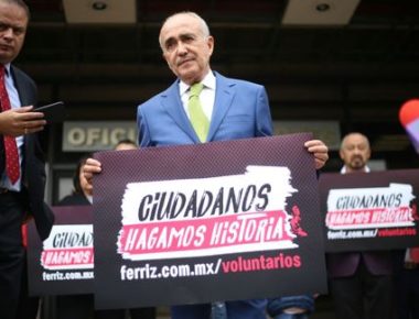 Ferriz de Con se registra ante INE por candidatura presidencial