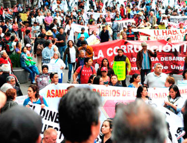 Damnificados del sismo marchan para exigir reconstrucción de viviendas