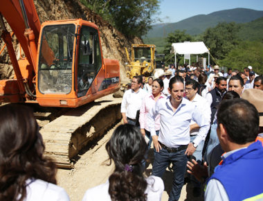 Destaca Francisco Domínguez 106 mdp en obras para municipios serranos