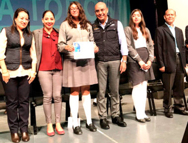 Entrega municipio de Querétaro “Becas para todos” a estudiantes de bachillerato y universidad