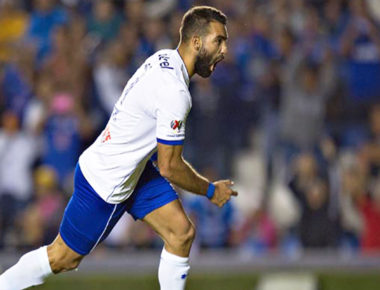Gallos pierde en casa