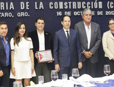En reunión con miembros de CMIC gobernador destaca recursos para infraestructura