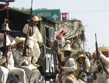 Asisten 15 mil espectadores a desfile cívico-deportivo de la Revolución