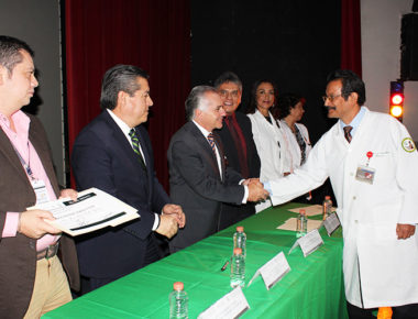 Por años de servicio IMSS Querétaro entrega reconocimientos a médicos