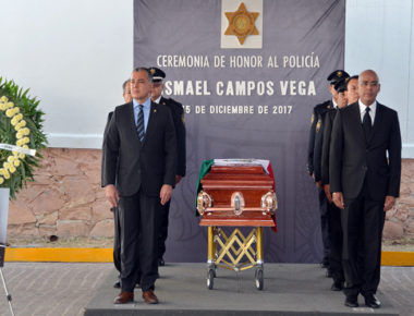 Encabeza alcalde de Querétaro honore fúnebres al policía Ismael Campos Vega