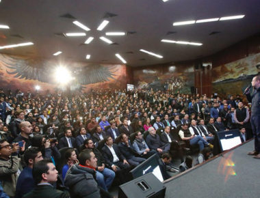 Precandidato de Coalición se reúne con universitarios en Querétaro